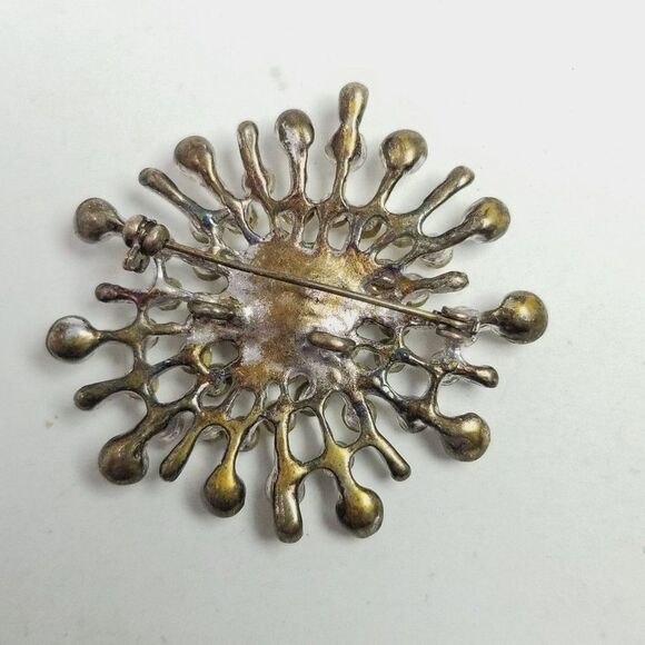Vintage Big Sparkly Rhinestone Brooch, Silver Tone Radiant Starburst Design Pin - Picture 4 of 7
